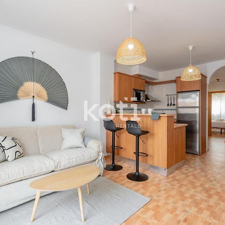 Koti Rentals - Sandy Beach Apartment ฟูเอนฮิโรลา ภายนอก รูปภาพ