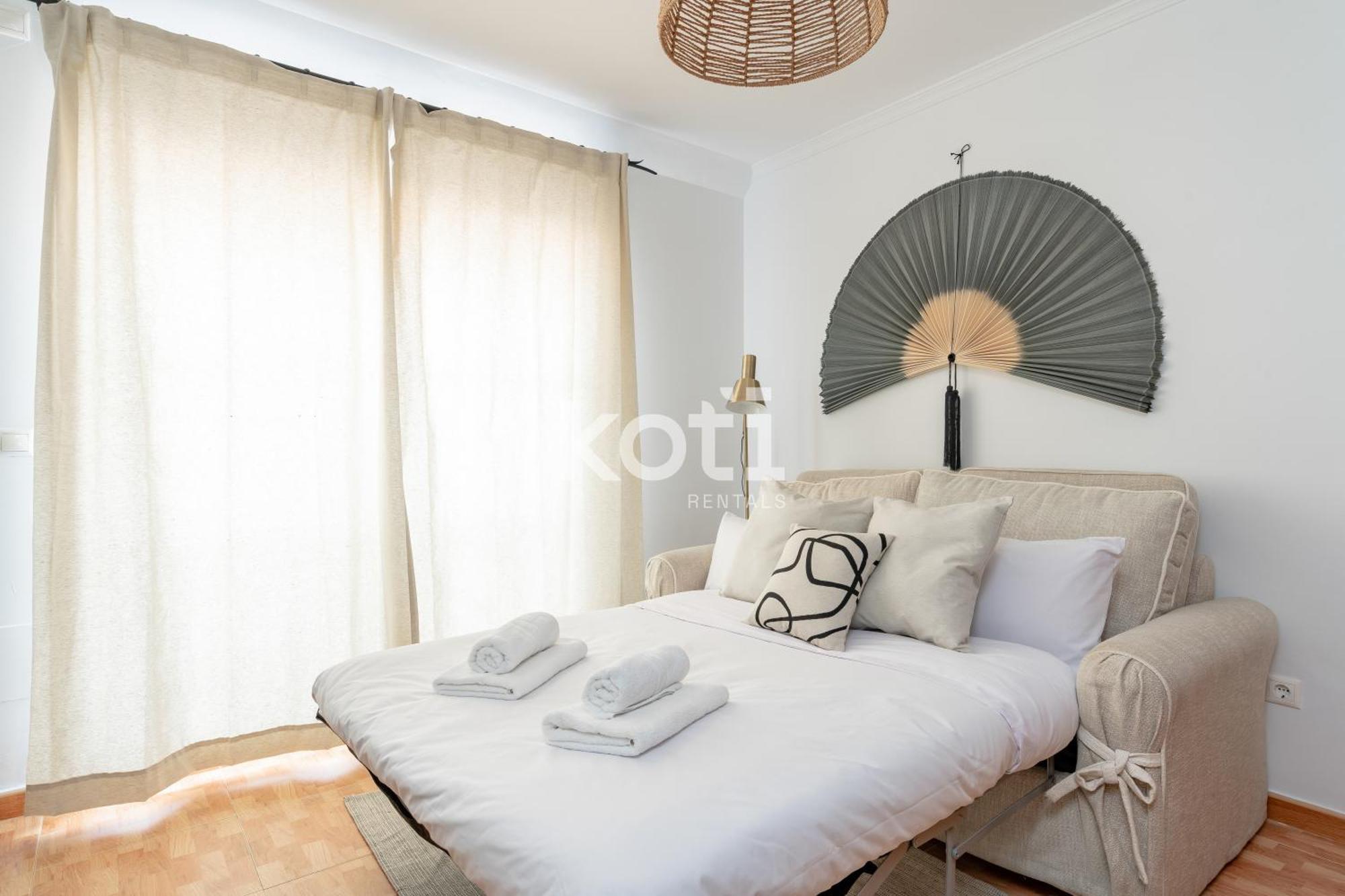 Koti Rentals - Sandy Beach Apartment ฟูเอนฮิโรลา ภายนอก รูปภาพ