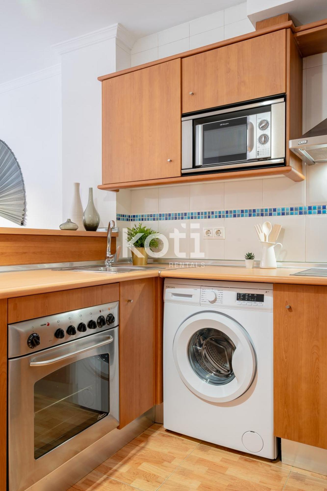 Koti Rentals - Sandy Beach Apartment ฟูเอนฮิโรลา ภายนอก รูปภาพ