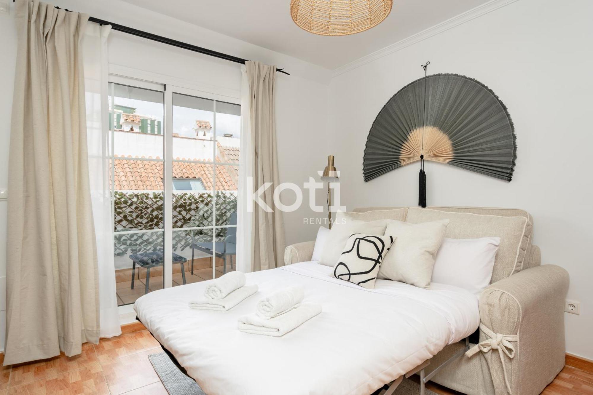 Koti Rentals - Sandy Beach Apartment ฟูเอนฮิโรลา ภายนอก รูปภาพ