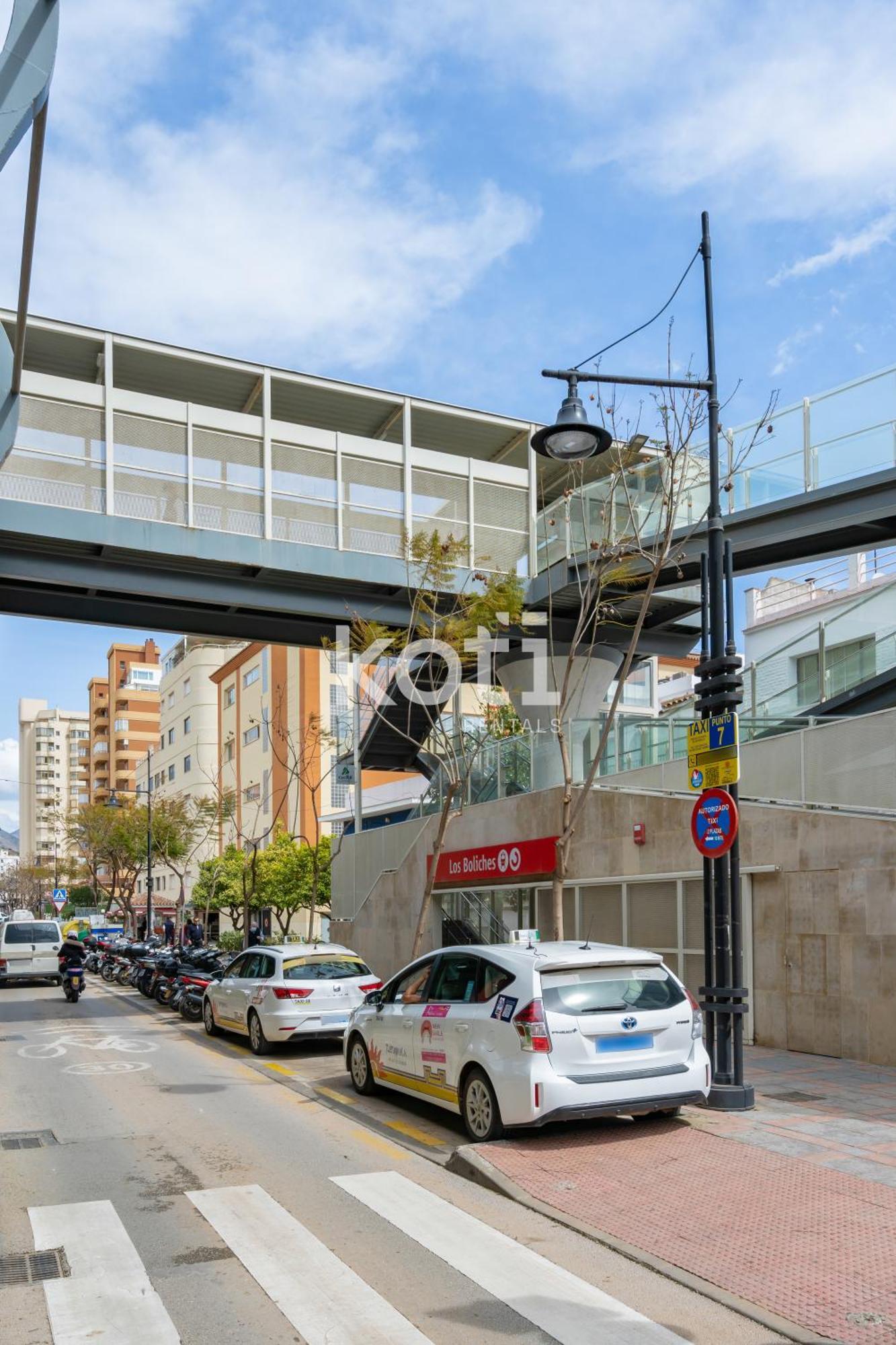 Koti Rentals - Sandy Beach Apartment ฟูเอนฮิโรลา ภายนอก รูปภาพ