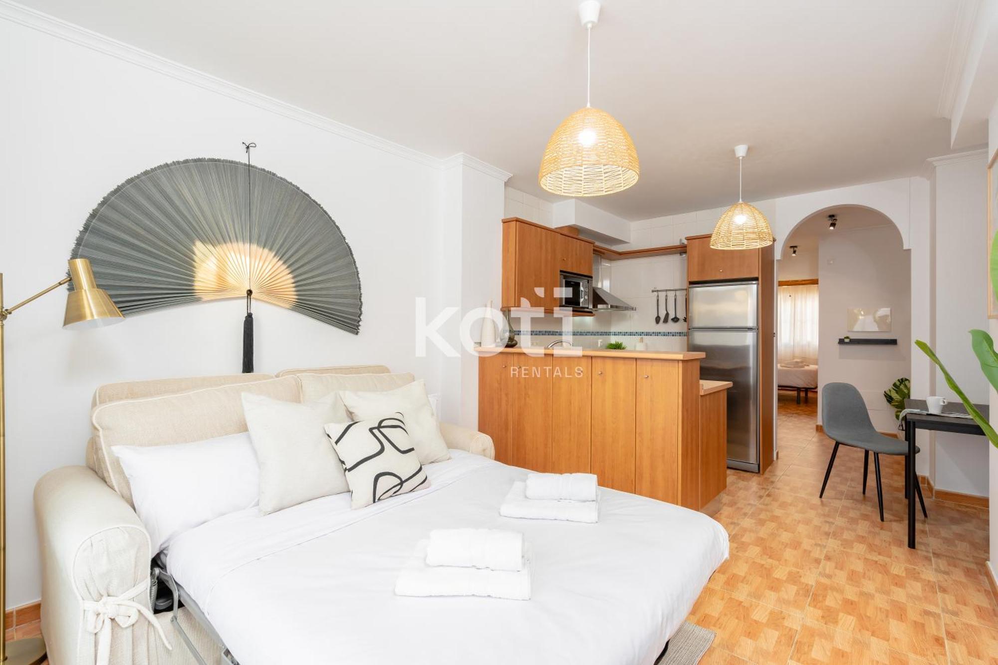 Koti Rentals - Sandy Beach Apartment ฟูเอนฮิโรลา ภายนอก รูปภาพ