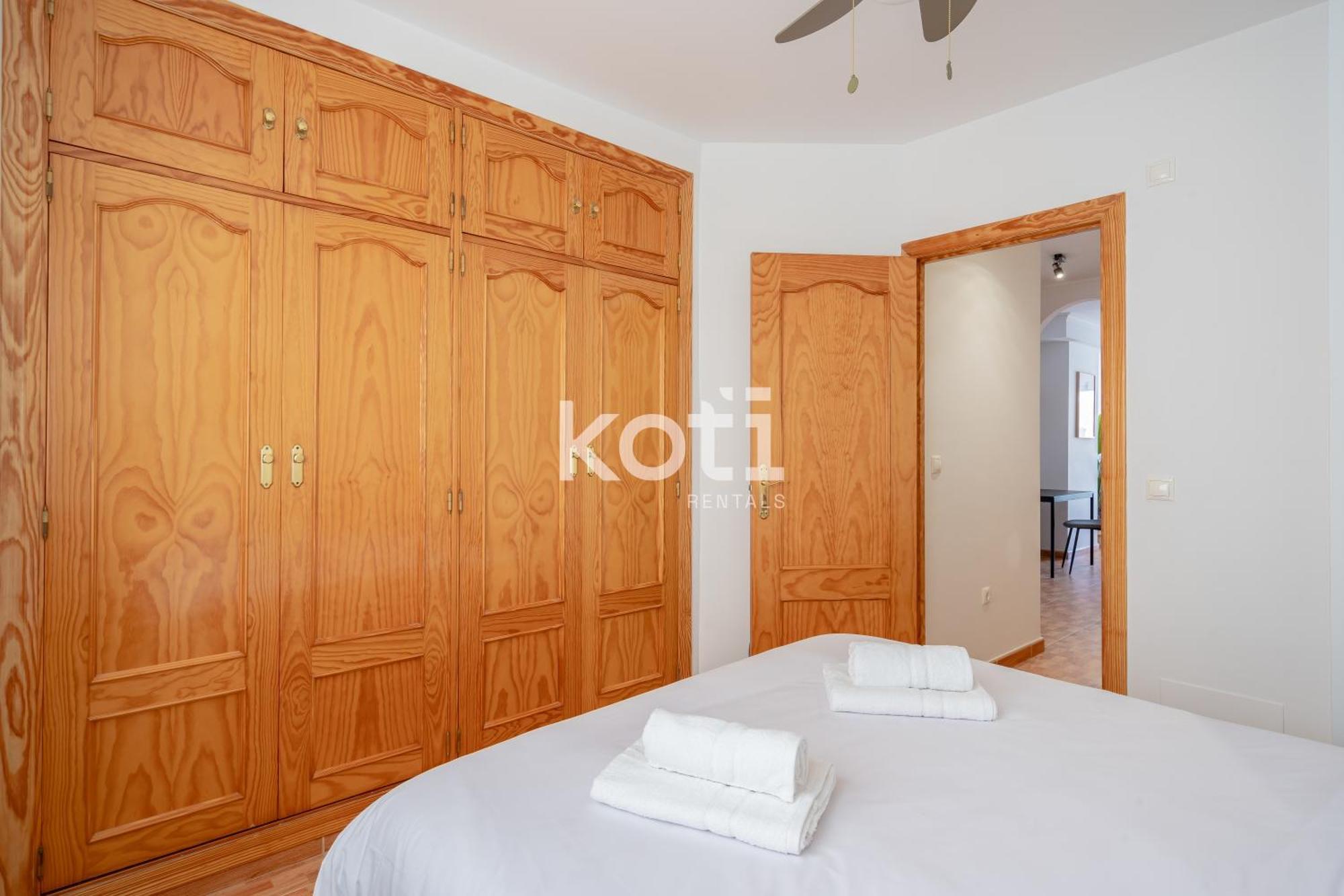 Koti Rentals - Sandy Beach Apartment ฟูเอนฮิโรลา ภายนอก รูปภาพ
