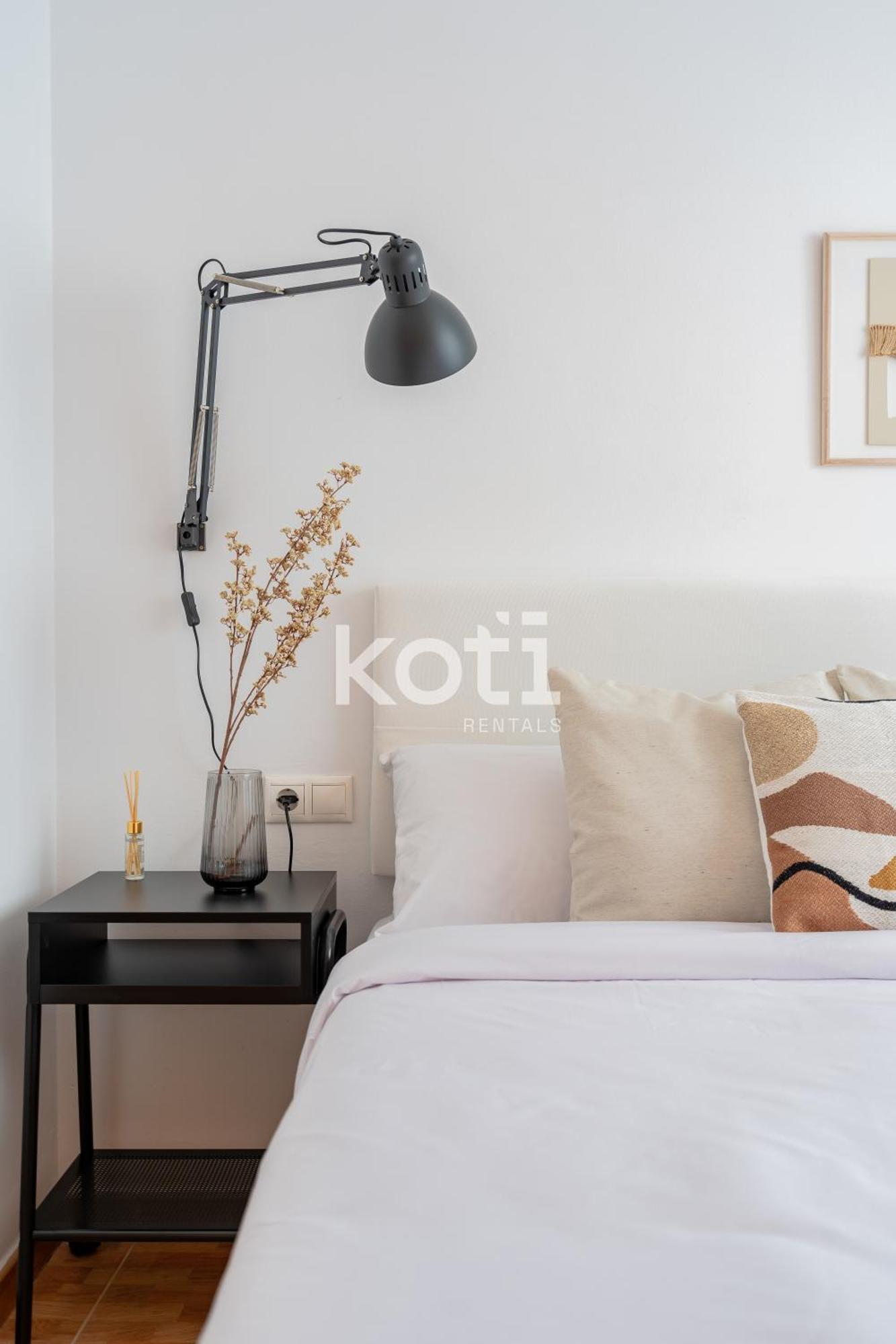 Koti Rentals - Sandy Beach Apartment ฟูเอนฮิโรลา ภายนอก รูปภาพ