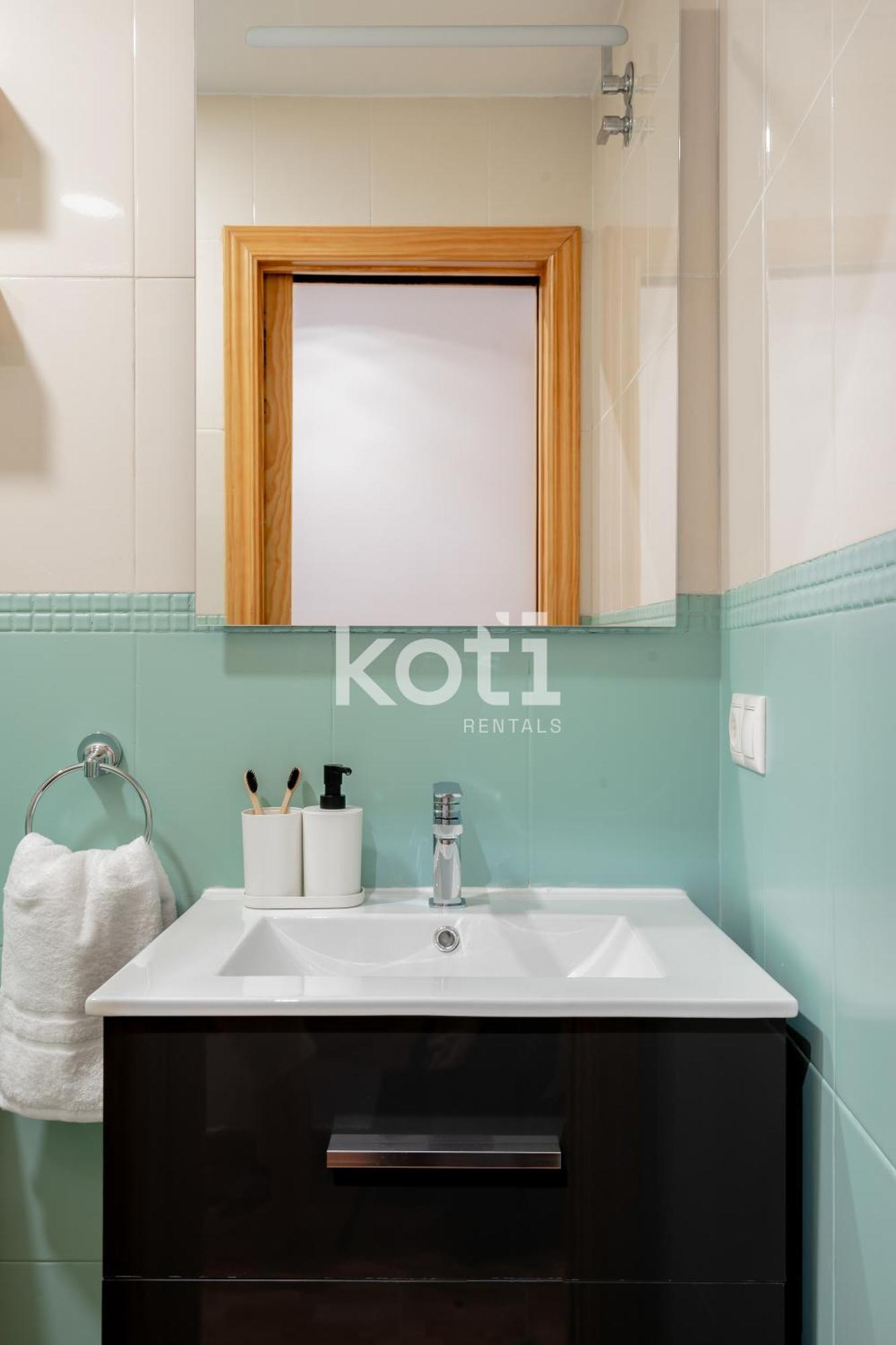 Koti Rentals - Sandy Beach Apartment ฟูเอนฮิโรลา ภายนอก รูปภาพ