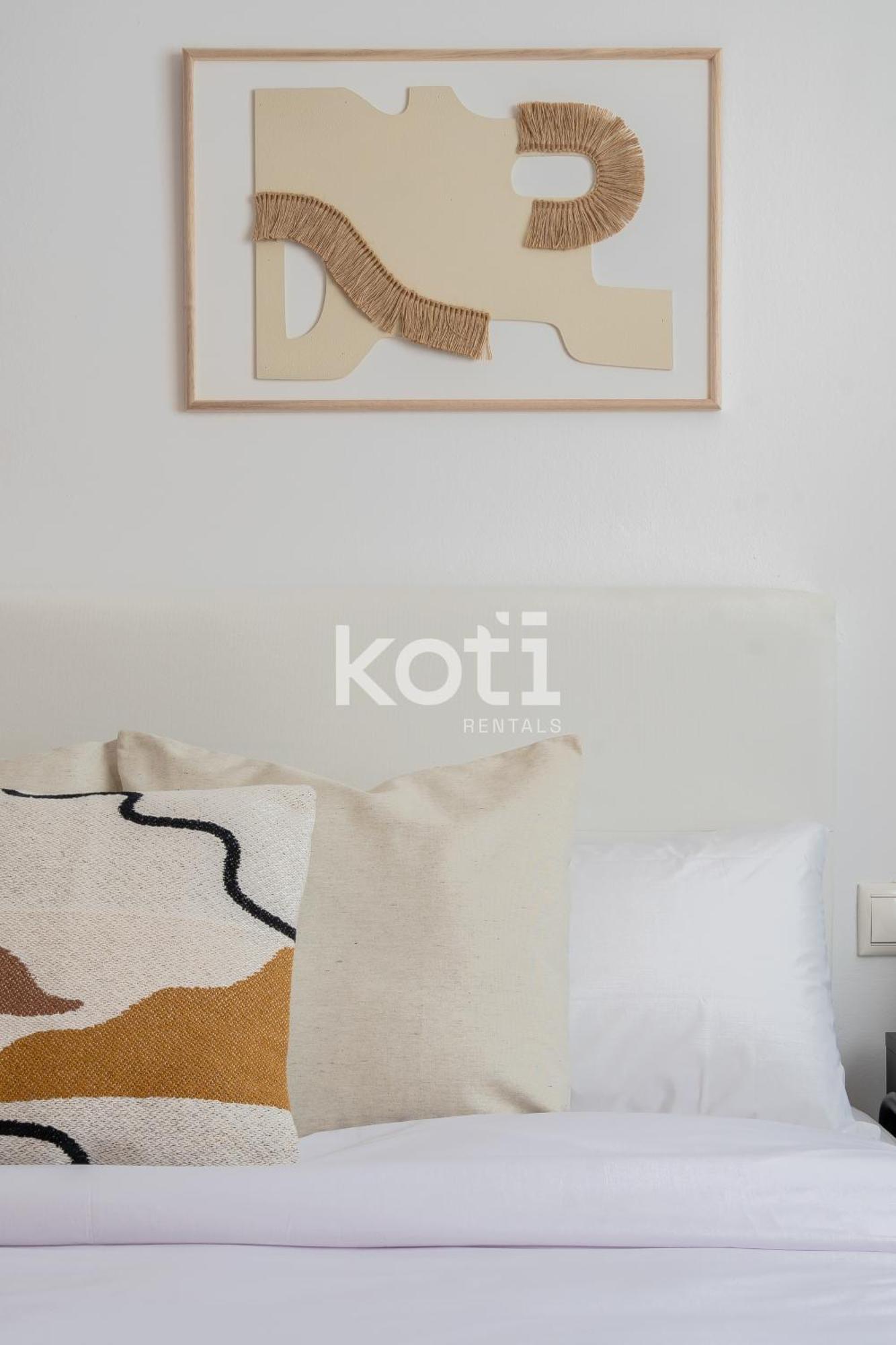 Koti Rentals - Sandy Beach Apartment ฟูเอนฮิโรลา ภายนอก รูปภาพ