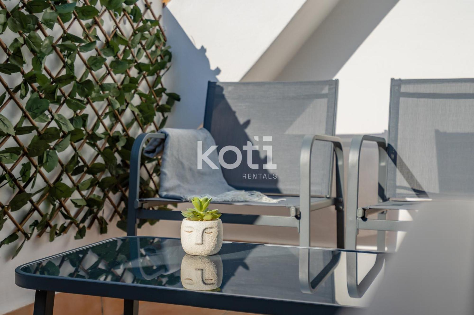 Koti Rentals - Sandy Beach Apartment ฟูเอนฮิโรลา ภายนอก รูปภาพ