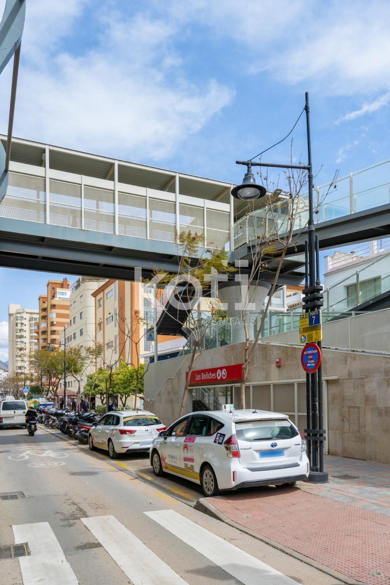 Koti Rentals - Sandy Beach Apartment ฟูเอนฮิโรลา ภายนอก รูปภาพ